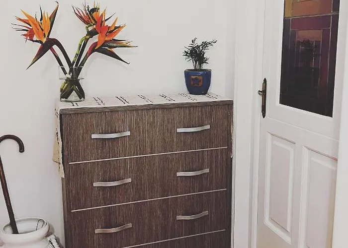 לינה וארוחת בוקר Casa Dora 4*