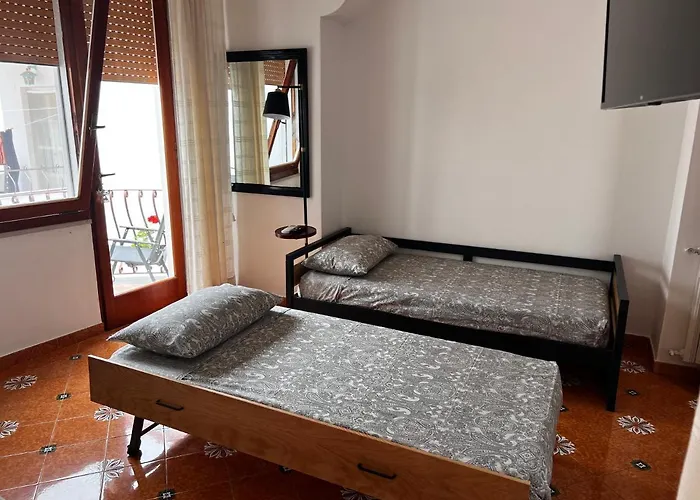 לינה וארוחת בוקר Casa Dora 4*