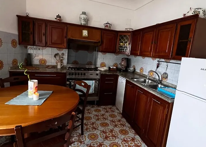 לינה וארוחת בוקר Casa Dora